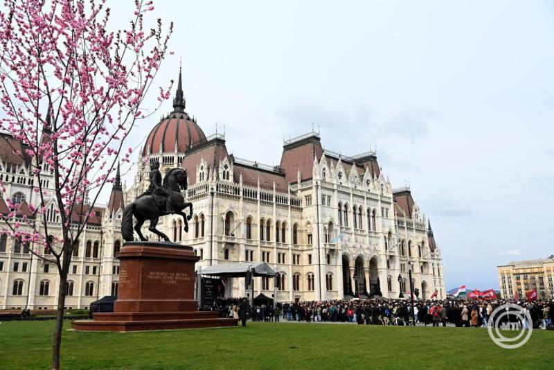 Ünnepséget tartottak Rákóczi Ferenc születésének 350. jubileuma alkalmából a Kossuth téren