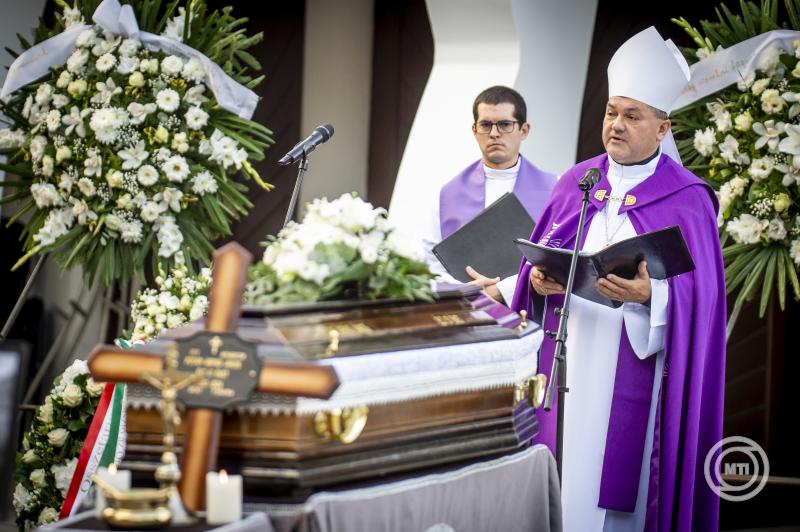 Végső búcsút vettek Potápi Árpád János államtitkártól Bonyhádon