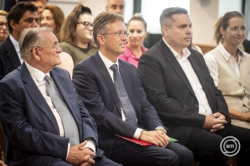 Sajtótájékoztató a Csoóri Sándor Programról és a Kincses Kultúróvoda Pályázatról