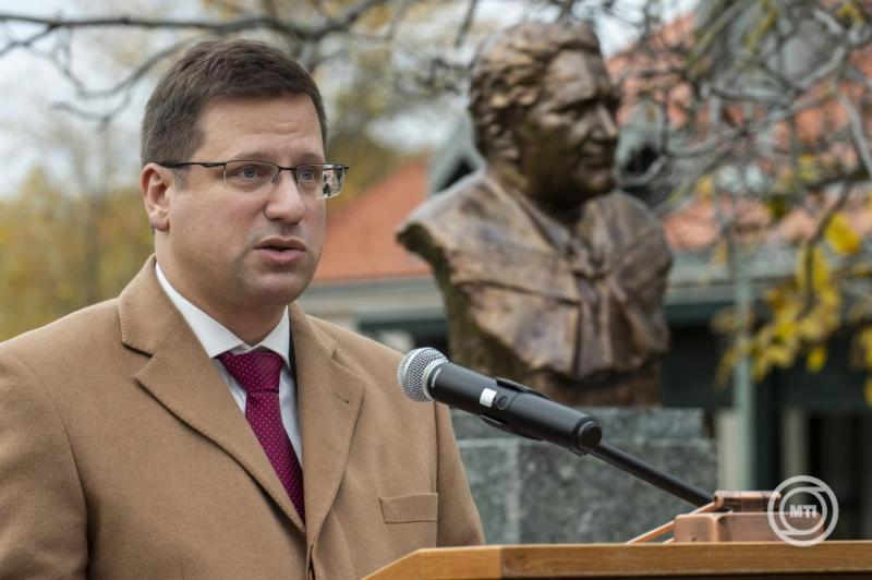 Hegedűs Loránt mellszobrának avatása a lakiteleki Hungarikum Ligetben