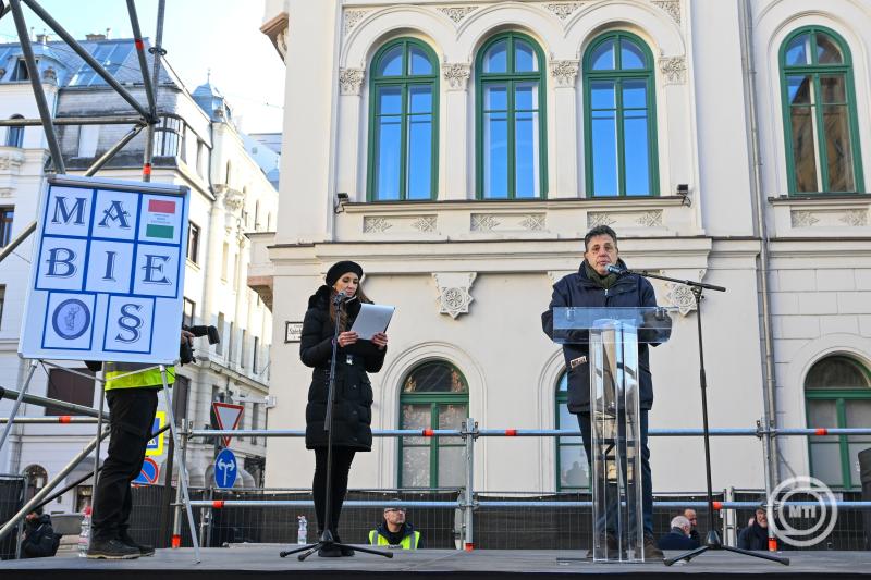 Bírók tüntettek az igazságszolgáltatás függetlenségéért Budapesten