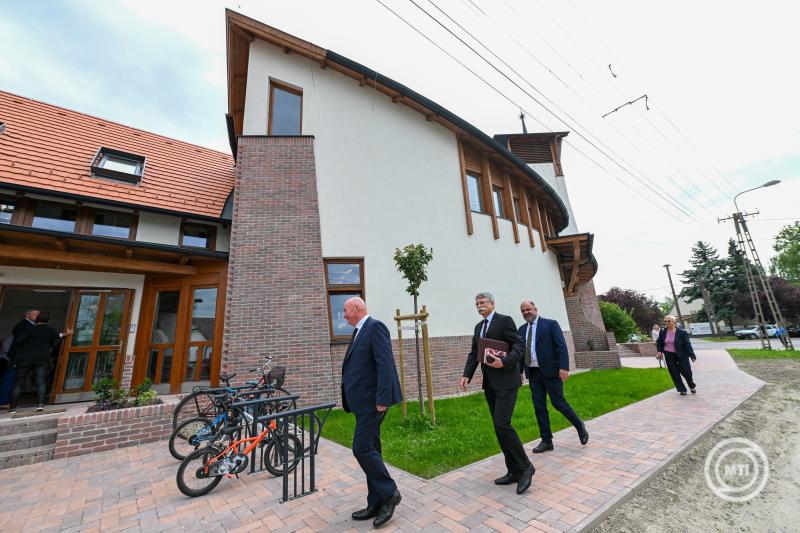 Új református templom és gyülekezeti ház épült a Szigetszentmártonban