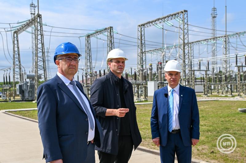 Felavatták a MAVIR gödi alállomását