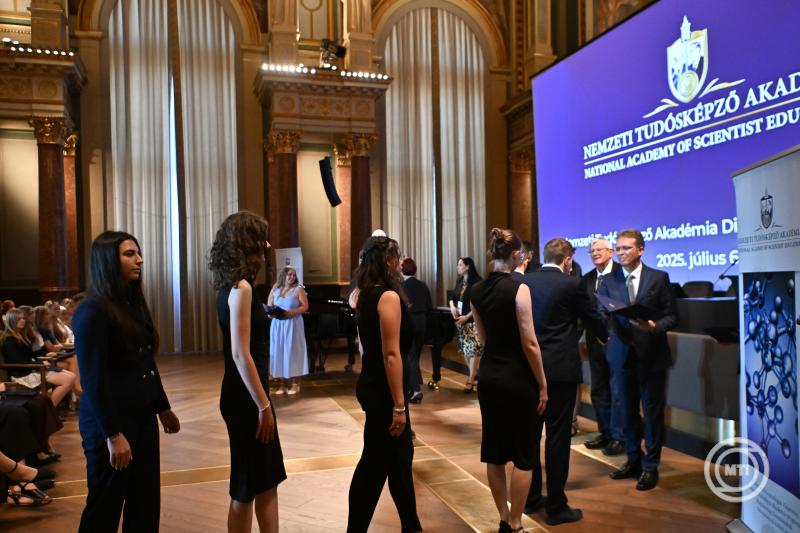 A Nemzeti Tudósképző Akadémia Középiskolai Képzési Programjának diplomaátadó ünnepsége