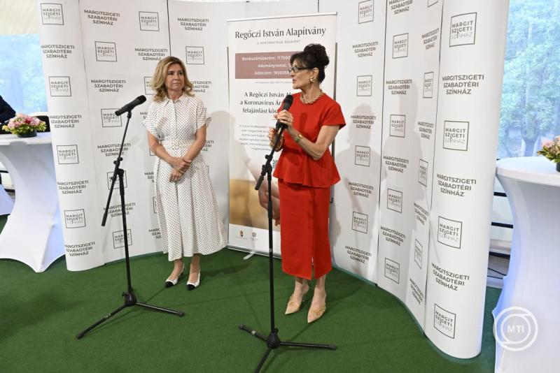A Regőczi Alapítvány által támogatott gyerekek a Margitszigeti Szabadtéri Színházban