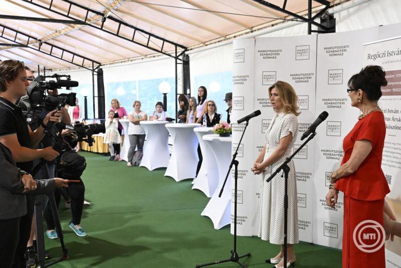 A Regőczi Alapítvány által támogatott gyerekek a Margitszigeti Szabadtéri Színházban