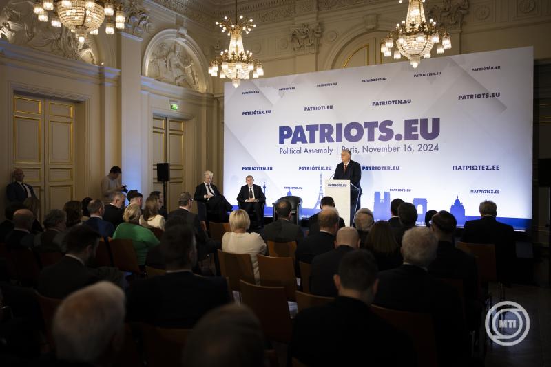 Orbán Viktor Párizsban a Patrióták pártcsalád közgyűlésén