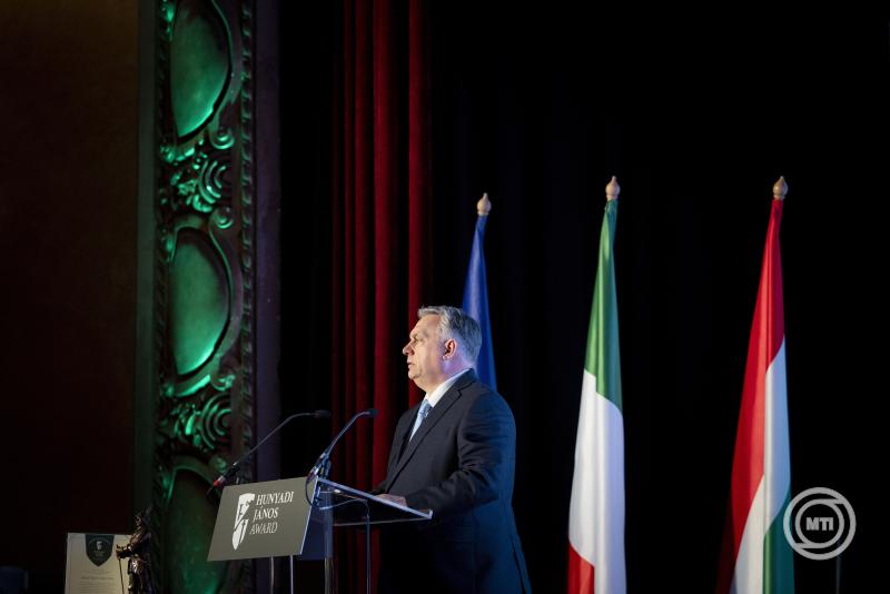 Orbán Viktor átadta Matteo Salvininek a Hunyadi János-díjat