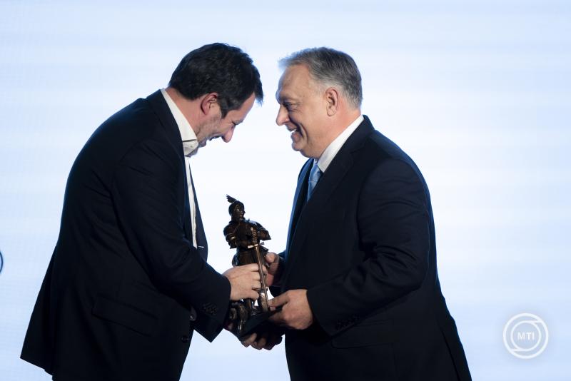 Orbán Viktor átadta Matteo Salvininek a Hunyadi János-díjat