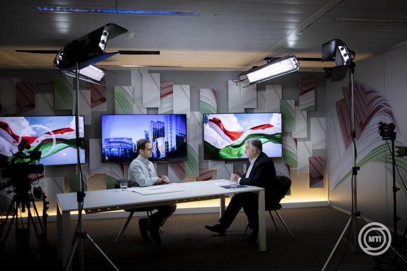 Miniszterelnöki interjú a Kossuth rádióban