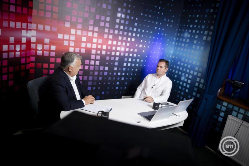 Orbán Viktor a Harcosok órája című online műsorban