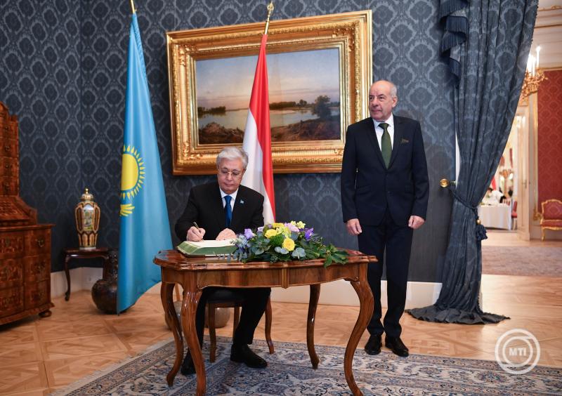 Sulyok Tamás fogadta a kazah elnököt