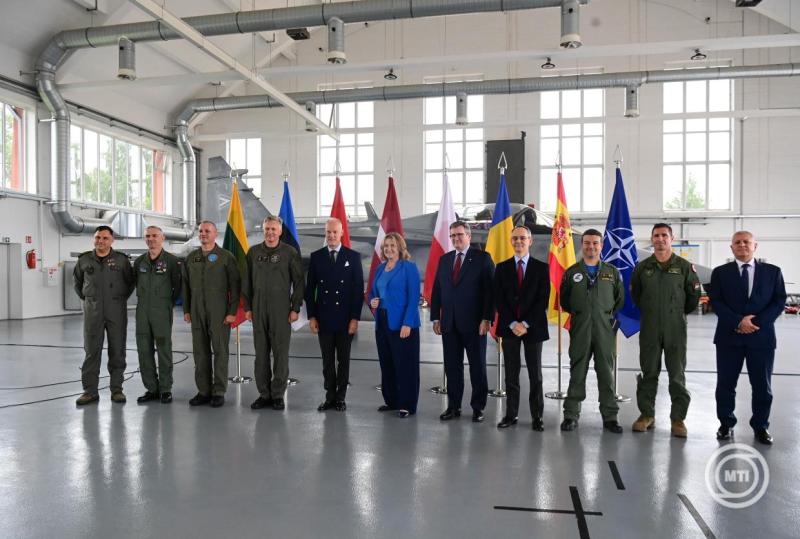A magyar és a spanyol légierő átvette a balti államok légterének felügyeletét