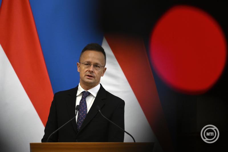 Szijjártó Péter a kirgiz vízügyért, mezőgazdaságért és feldolgozóiparért felelős miniszterrel tárgyalt