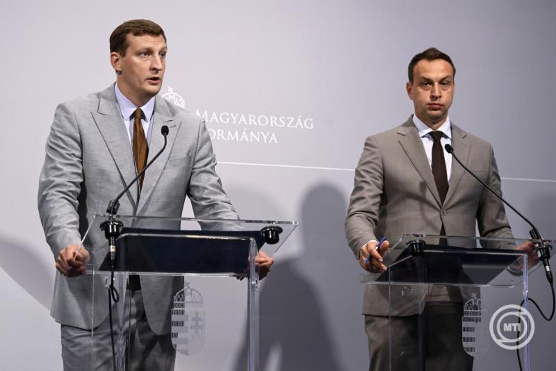 Az Otthon Start Programról és az induló lakásfejlesztésekről sajtótájékoztató a Miniszterelnökségen