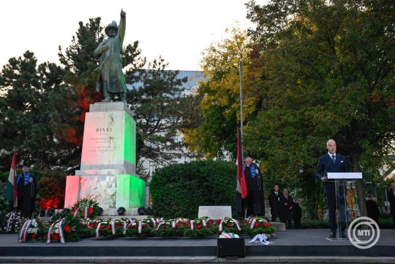 Október 23. - A Rákóczi Szövetség megemlékezése a fővárosi Bem téren